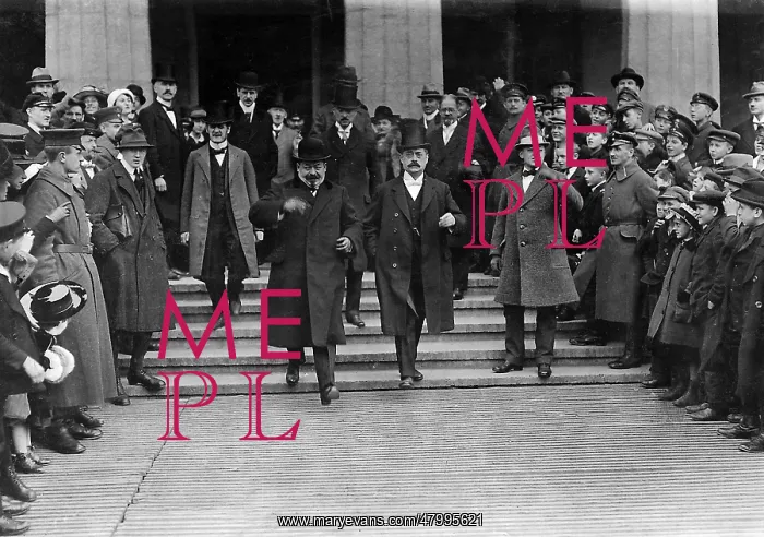 : Reich President Friedrich Ebert (front left) on a : Reich President Friedrich Ebert (front left) on a