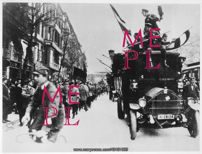 : REICHSBANNER MARCHERS : REICHSBANNER MARCHERS