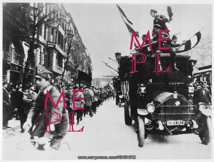 : REICHSBANNER MARCHERS : REICHSBANNER MARCHERS