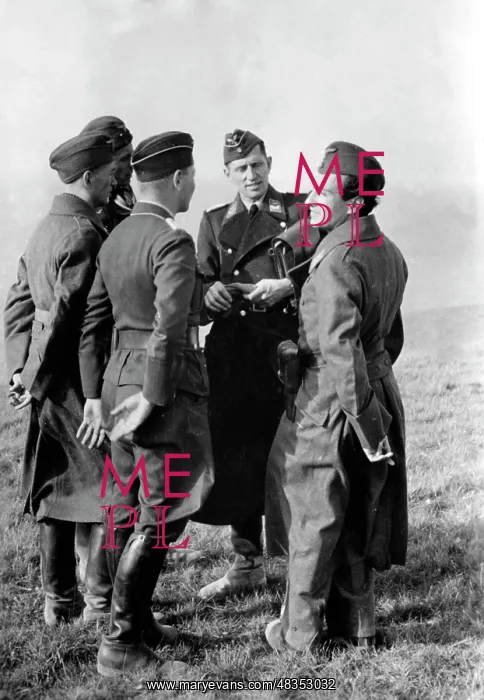 : Reichssendeleiter Hadamowsky speaks with broadcasters, 1940 : Reichssendeleiter Hadamowsky speaks with broadcasters, 1940