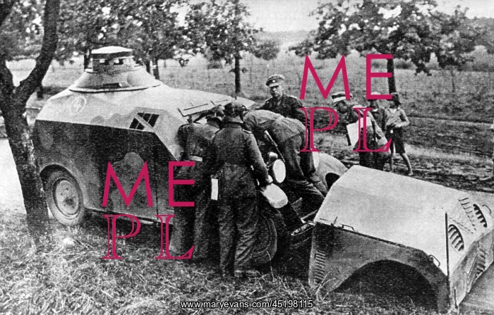 : Reichswehr practices with dummies : Reichswehr practices with dummies