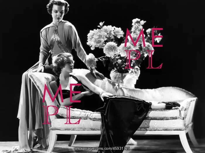  : Relaxed women
