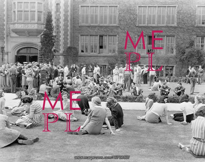 : Relaxing between classes at university : Relaxing between classes at university