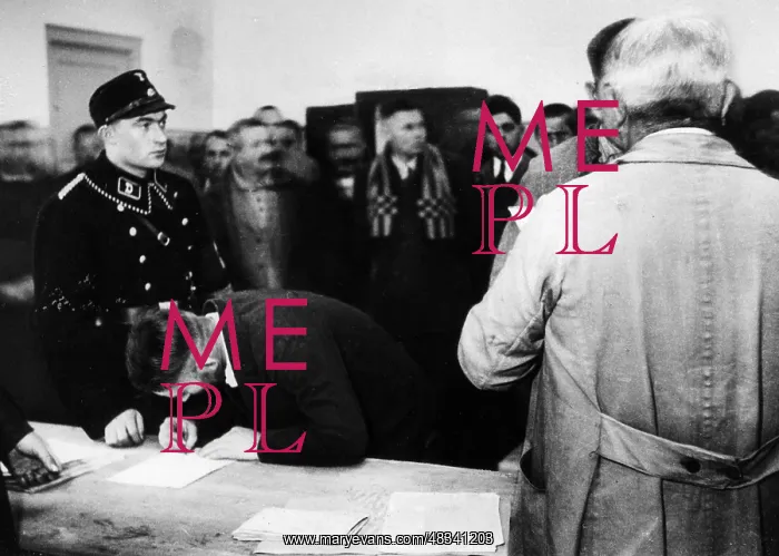 : Release of prisoners in the Dachau Concentration : Release of prisoners in the Dachau Concentration