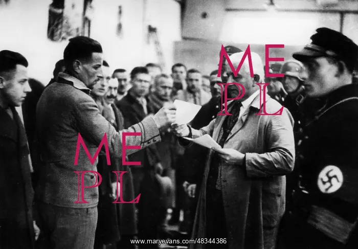 : Release of prisoners in the Dachau Concentration : Release of prisoners in the Dachau Concentration