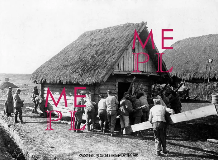 : Relocation of a wooden house at the Eastern Front, 1916 : Relocation of a wooden house at the Eastern Front, 1916