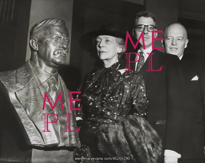 : Remembrance as Theodore Roosevelt's bust is unveiled : Remembrance as Theodore Roosevelt's bust is unveiled