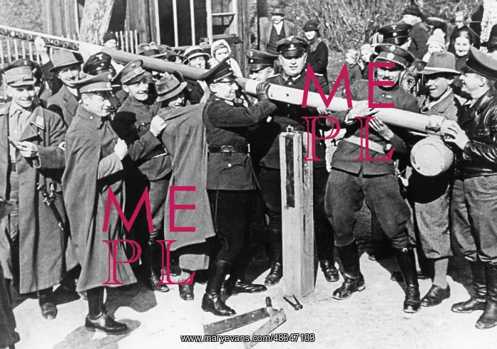 : Removal of the barrier in Freilassing, 1938 : Removal of the barrier in Freilassing, 1938