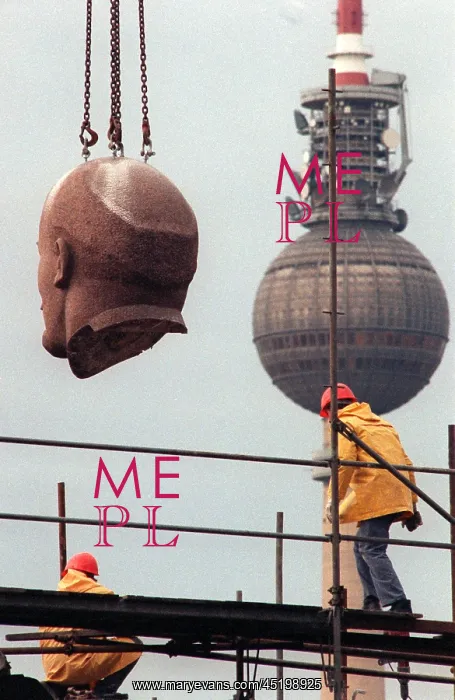 : Removal of a Lenin Monument : Removal of a Lenin Monument