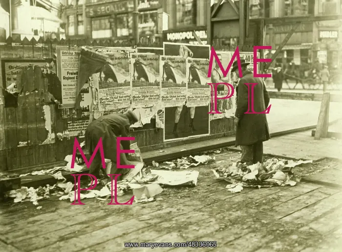 : Removal of posters in Berlin after the March riots, 1919 : Removal of posters in Berlin after the March riots, 1919
