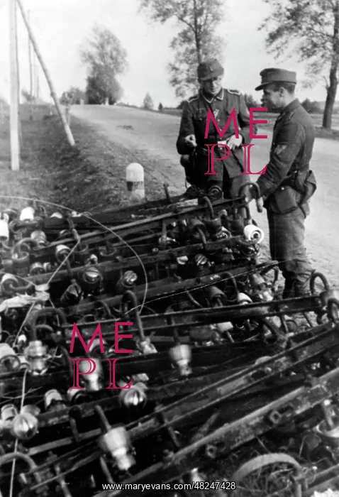 : Removal of Russian equipment on the Eastern Front, 1943 : Removal of Russian equipment on the Eastern Front, 1943