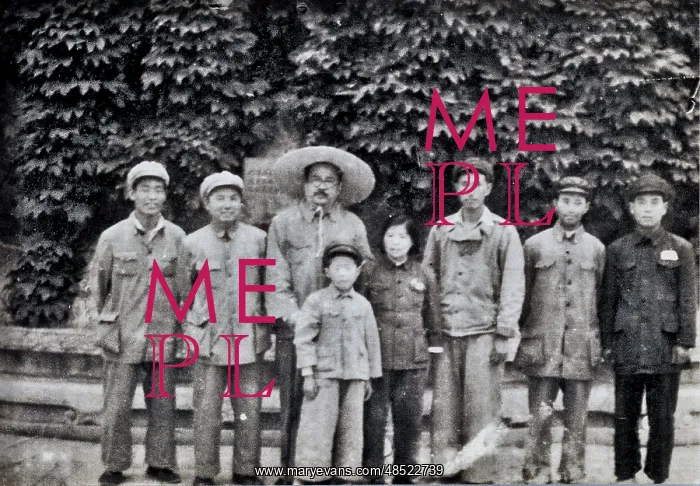 : Ren Bishi and his Entourage at the Summer Palace : Ren Bishi and his Entourage at the Summer Palace