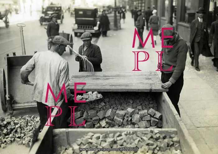 : Renewal of the paving stones on the streets : Renewal of the paving stones on the streets