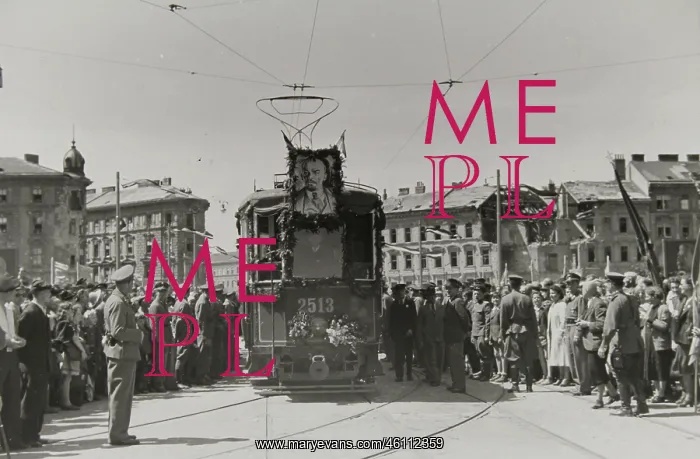 : The reopening of the Rotundenbruecke : The reopening of the Rotundenbruecke