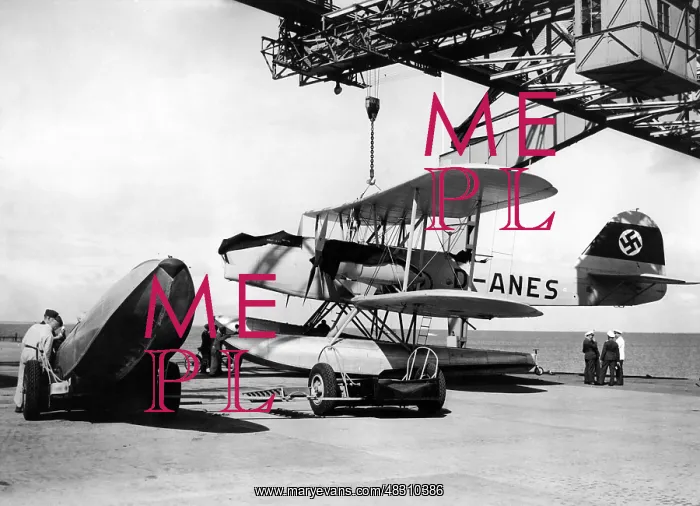 : Repair of a combat aircraft, 1936 : Repair of a combat aircraft, 1936