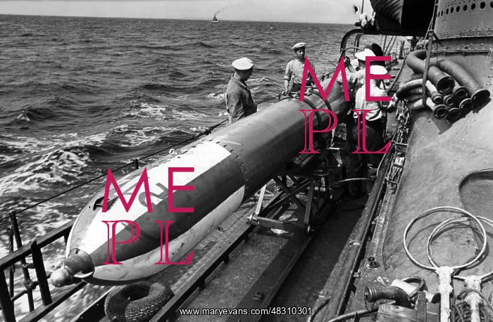 : Repair work on a training torpedo, 1937 : Repair work on a training torpedo, 1937