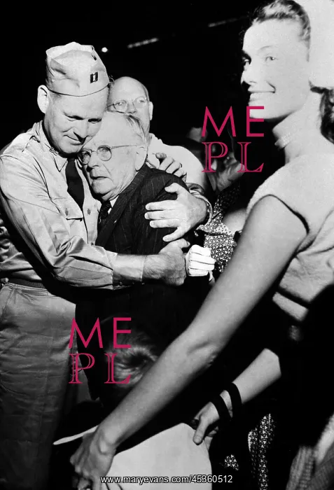 : Repatriated POW Capt. Frederick Smith is greeted : Repatriated POW Capt. Frederick Smith is greeted