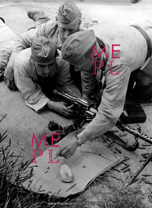 : Replacement troops, practice at the firing range, 1943 : Replacement troops, practice at the firing range, 1943