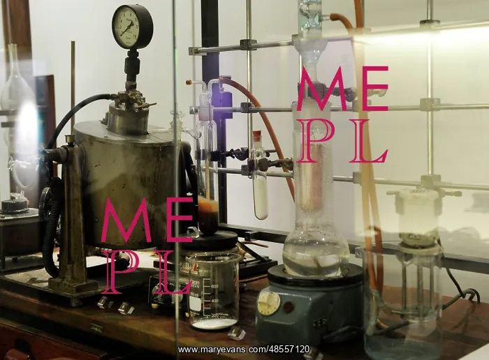 : Replica of the lab worktable of the Italian chemist Giulio N : Replica of the lab worktable of the Italian chemist Giulio N