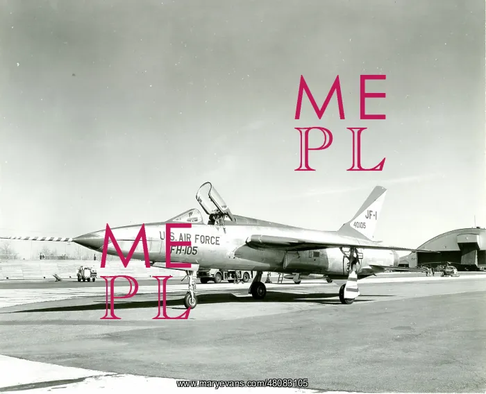 : Republic F-105B Thunderchief, 54-0105 : Republic F-105B Thunderchief, 54-0105