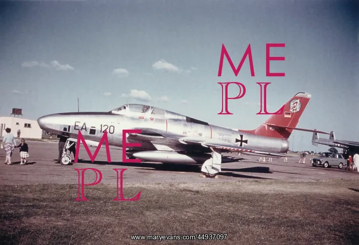 : Republic F-84 Thunderstreak : Republic F-84 Thunderstreak