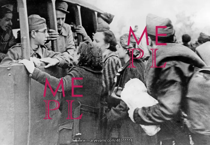 : Republican fighters on their way to the front, Barcelona : Republican fighters on their way to the front, Barcelona