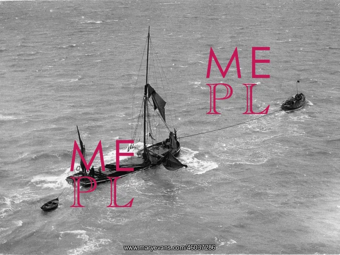 : Rescue or a sailing boat : Rescue or a sailing boat