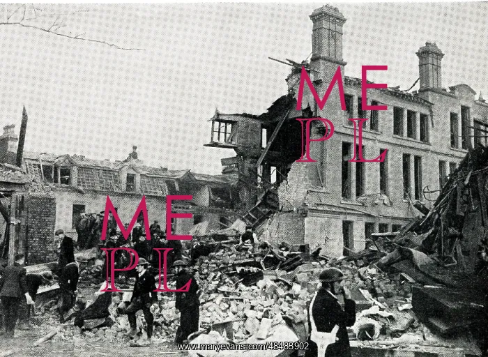 : Rescue workers in Merseyside after air raid, WW2 : Rescue workers in Merseyside after air raid, WW2