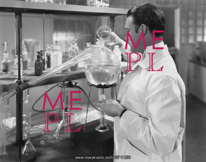: Research scientist in the laboratory : Research scientist in the laboratory