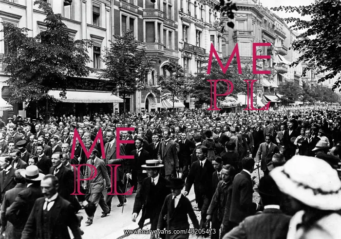 : Reservists on the march, 1914 : Reservists on the march, 1914