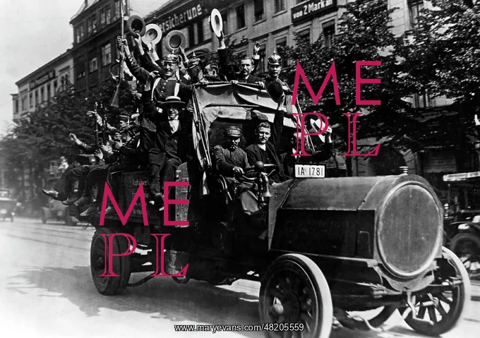 : Reservists on a truck, 1914 : Reservists on a truck, 1914