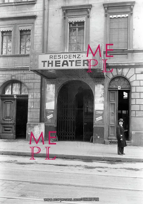 : The Residenztheater in Berlin, 1920s : The Residenztheater in Berlin, 1920s