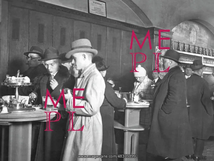 : The restaurant Aschinger, 1928 : The restaurant Aschinger, 1928