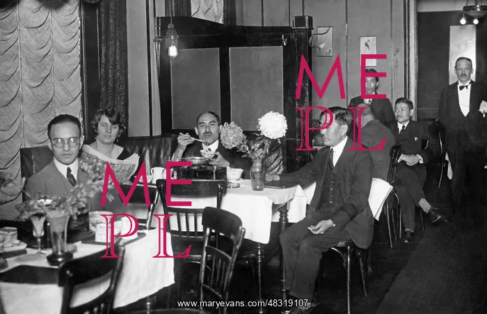 : Restaurant in Berlin, 1927 : Restaurant in Berlin, 1927