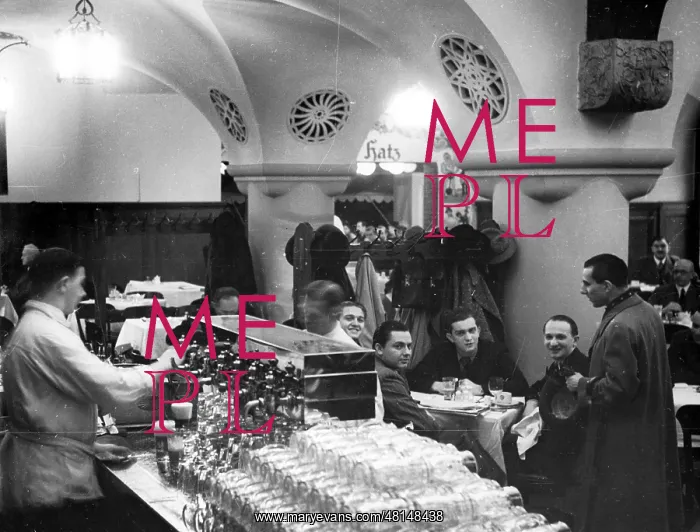 : Restaurant in Berlin, 1939 : Restaurant in Berlin, 1939