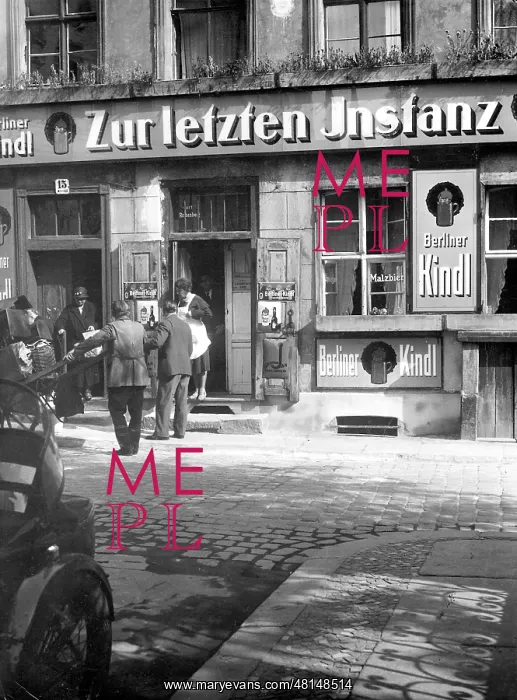 : Restaurant in Berlin's Old Town, 1934 : Restaurant in Berlin's Old Town, 1934