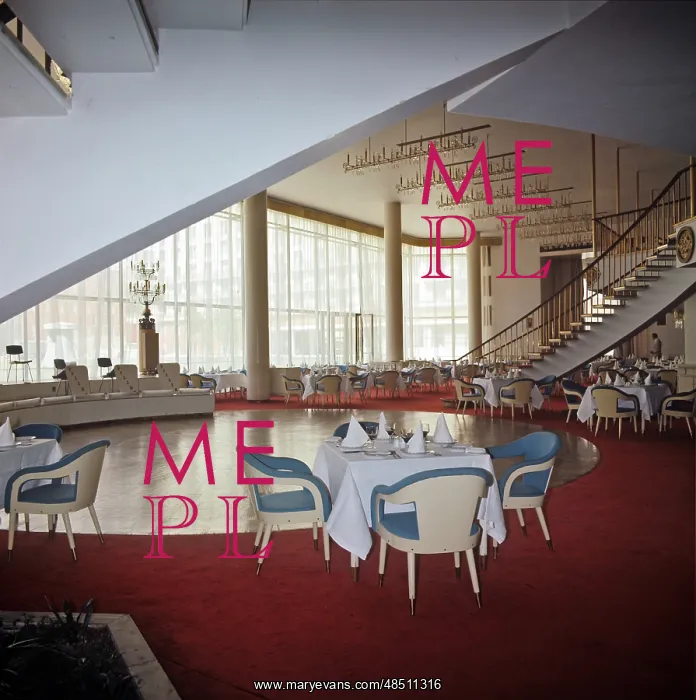 : Restaurant in Hotel Rossiya, 1971 : Restaurant in Hotel Rossiya, 1971