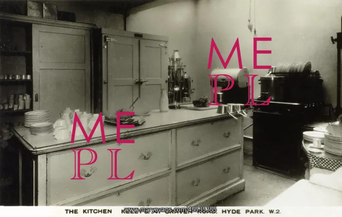 : Restaurant kitchen in the late 1930s : Restaurant kitchen in the late 1930s