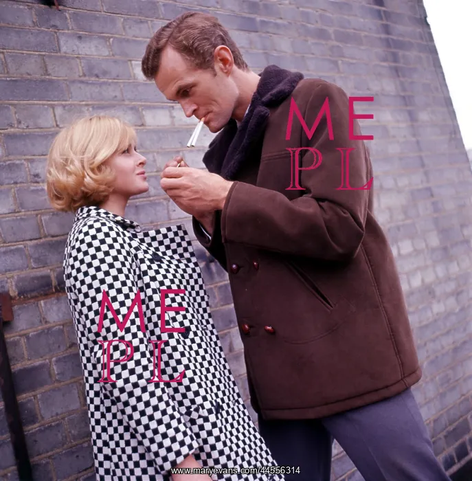  : Retro couple smoking by a wall