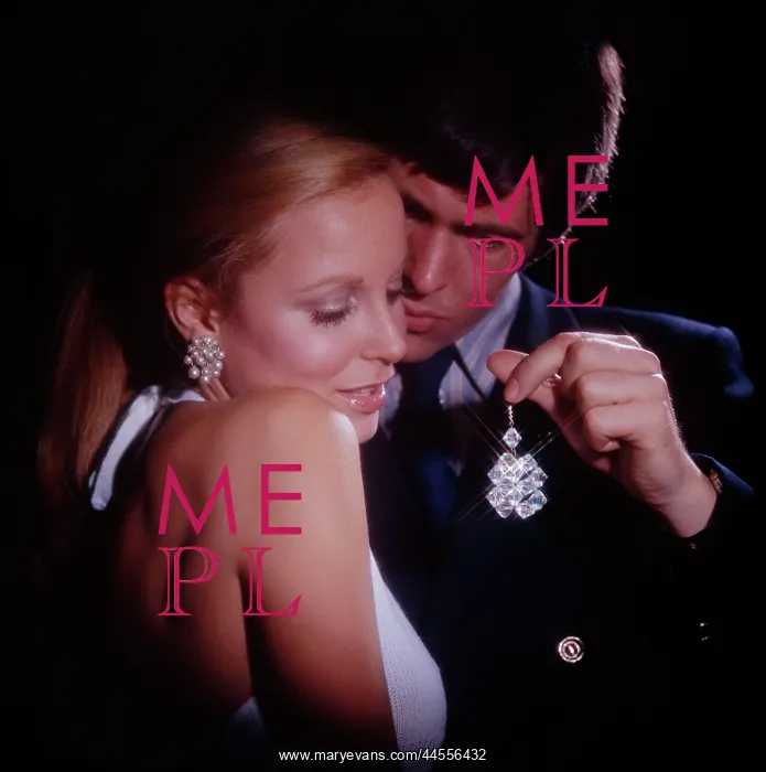 : Retro couple with sparkly jewells : Retro couple with sparkly jewells
