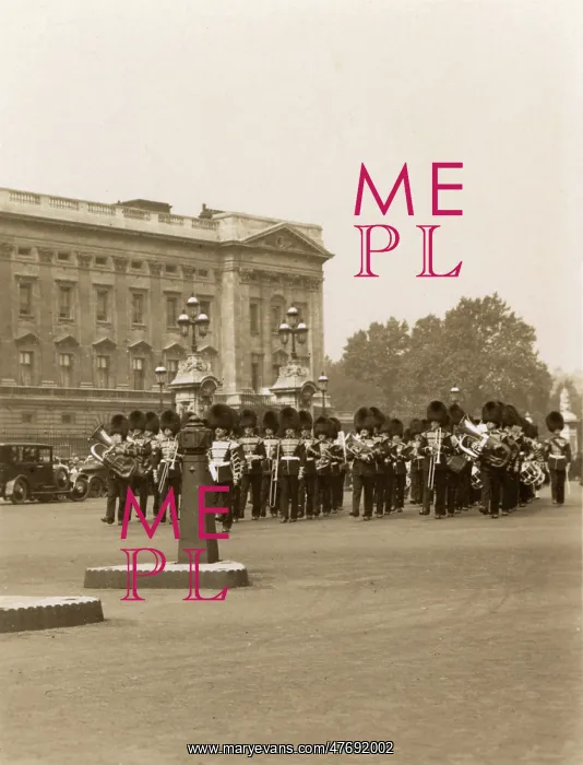 : Return from Changing of the Guard, London : Return from Changing of the Guard, London