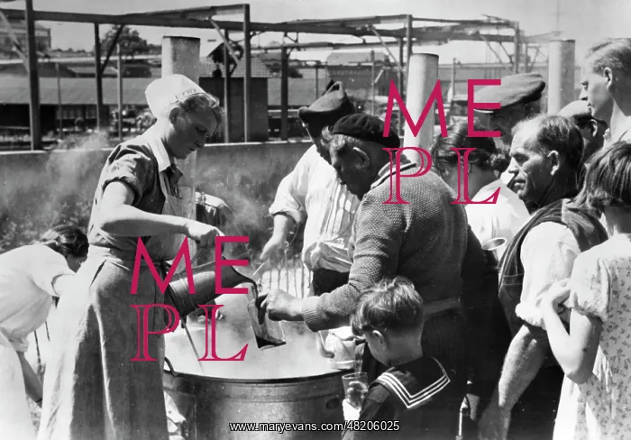 : Return of the French refugees, 1940 : Return of the French refugees, 1940