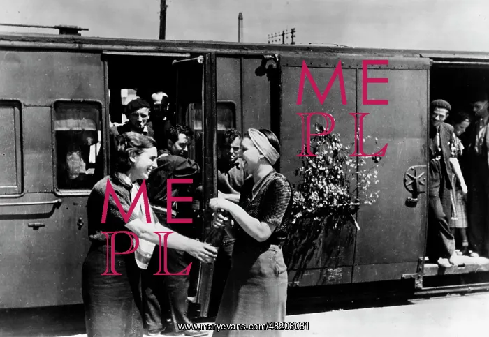 : Return of the French refugees, 1940 : Return of the French refugees, 1940