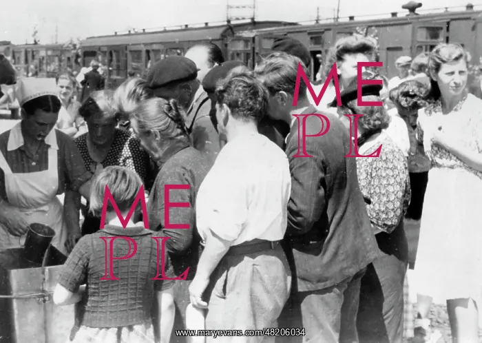 : Return of the French refugees, 1940 : Return of the French refugees, 1940