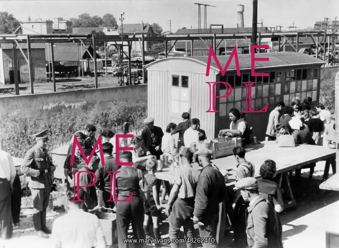 : Return of French refugees, 1940 : Return of French refugees, 1940