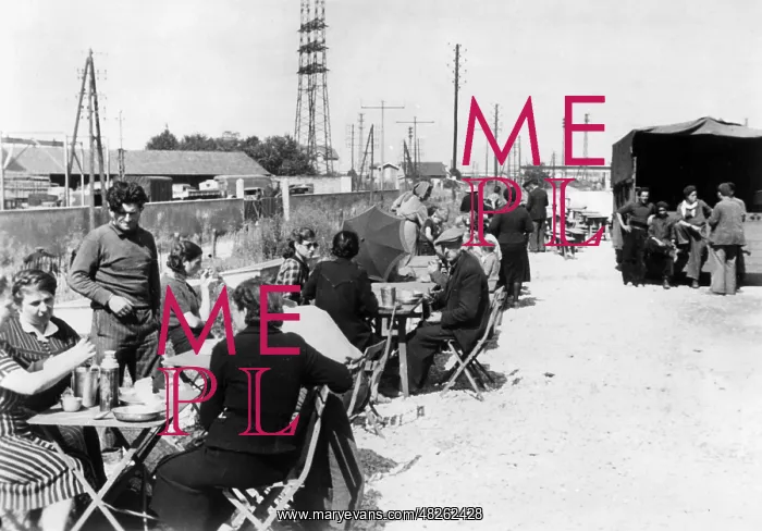 : Return of French refugees, 1940 : Return of French refugees, 1940