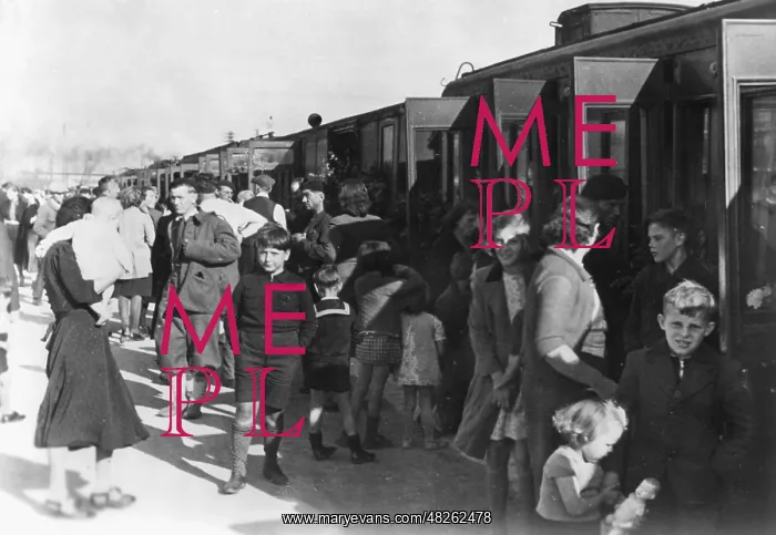 : Return of French refugees, 1940 : Return of French refugees, 1940