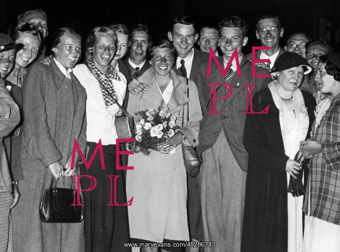 : Return of German exchange students at Lehrter Bahnhof, 1936 : Return of German exchange students at Lehrter Bahnhof, 1936