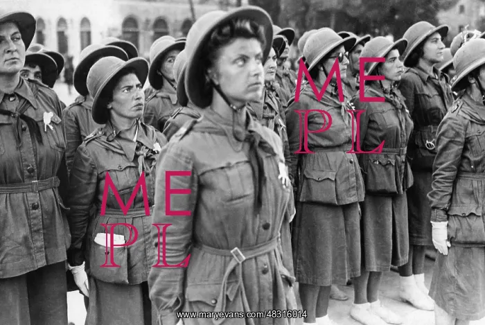 : Return of a group of young fascists from Libya to Rome, 1938 : Return of a group of young fascists from Libya to Rome, 1938