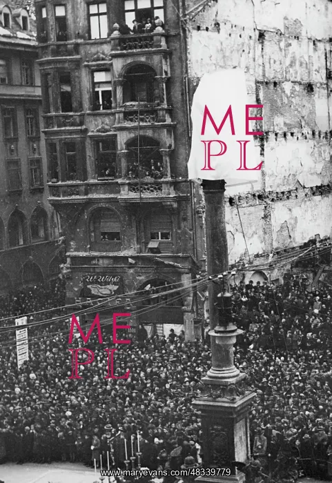 : Return of the Marian column on Marienplatz, 1945 : Return of the Marian column on Marienplatz, 1945